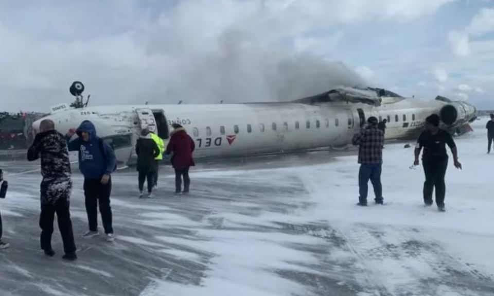 Accidente Aéreo en Toronto: Avión de Delta Airlines Vuelca Durante Aterrizaje y Deja Múltiples Heridos #nombre 1 Un avion sufrio un accidente luego de aterrizar en Canada